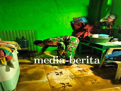 Babinsa Kodim 0704 Banjarnegara Bergerak Cepat Membersihkan Material Longsor