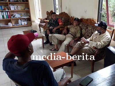 Babinsa Koramil 13Banjarmangu Lakukan Komunikasi Sosial dengan Kepala Desa dan Perangkat