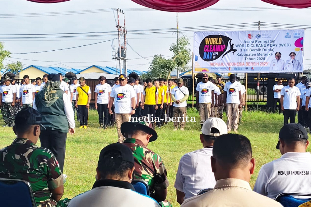 Hari Bersih Dunia 2025, Anggota Kodim Merauke Kerja Bhakti Bersihkan Lingkungan