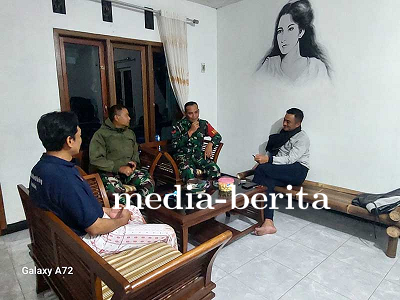 Komsos Babinsa Koramil 04 Karangkobar Dengan Tokoh Masyarakat