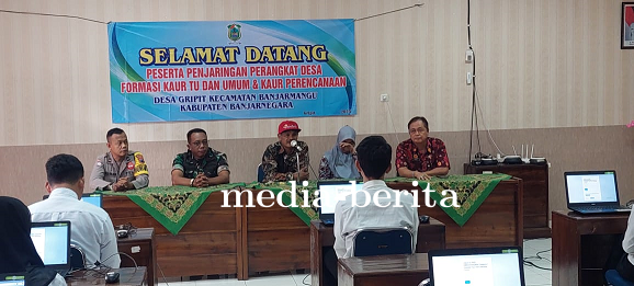Danramil 13 Banjarmangu Dan Babinsa Melaksanakan Pendampingan Ujian Calon Perangkat Desa 