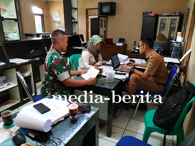 Babinsa Komsos Dengan Perangkat Desa