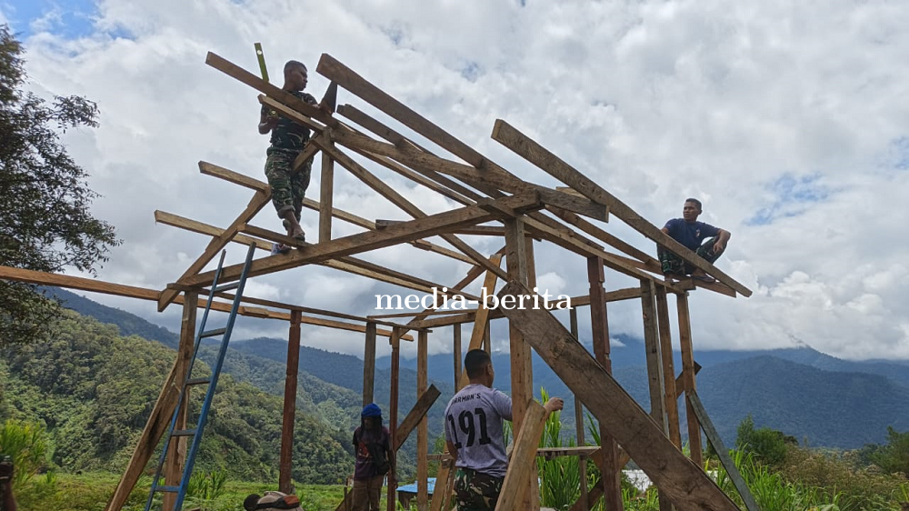 Membangun untuk Negeri, Renovasi Rumah Tokoh Masyarakat di Kampung Paune