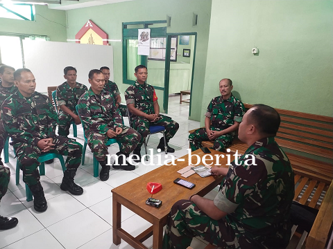 Sebagai Wadah Pemberian Informasi Danramil Berikan Jam Komandan