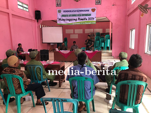 Babinsa Bersama Bhabinkamtibmas Melaksanakan Kegiatan Pelatihan Linmas