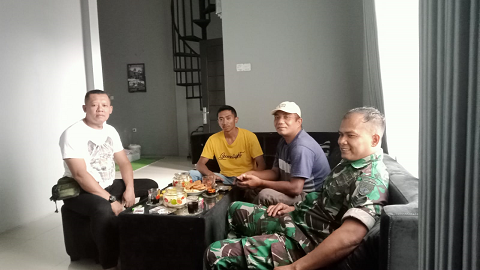 Tingkatkan Silaturahmi Serka Purnomo Komsos Dengan Warga Binaan