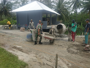 Dekat Dengan Masyarakat Melalui Kerja Bakti