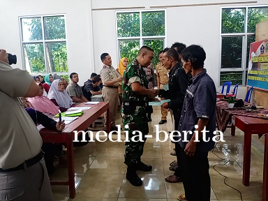 Penyerahan Sertifikat Tanah Kepada Warga Masyarakat Desa Kebutuhduwur