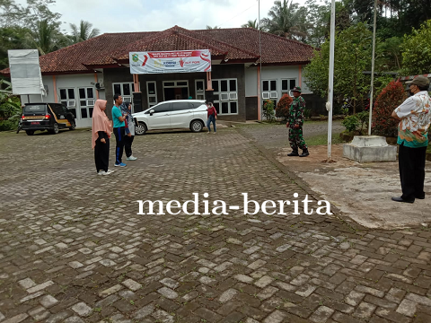 Babinsa Melaksanakan Pelatihan Petugas Upacara