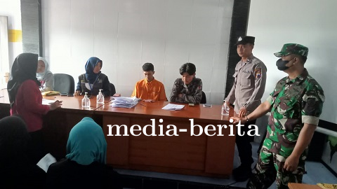 Danramil Pantau Langsung Penyaluran pembagian dana bantuan langsung tunai