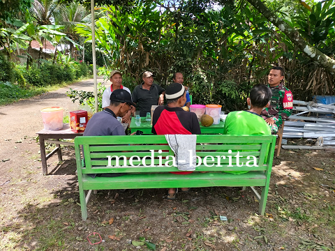 Babinsa Terus Meningkatkan Komsos Dengan Kades dan Warga Binaan
