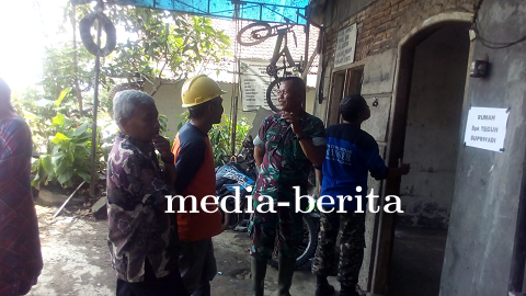 Danramil Berikan sosialisasi kepada warga yang rumahnya retak
