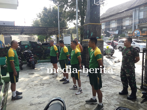 Apel Pagi Dilanjutkan Pembinaan Fisik Anggota Koramil 01 Banjarnegara