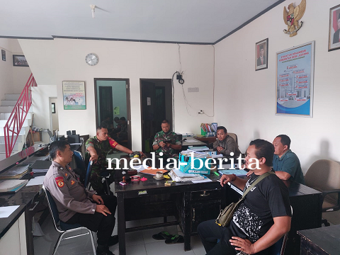 Babinsa Bersama Bhabinkamtibmas Giat Komsos 