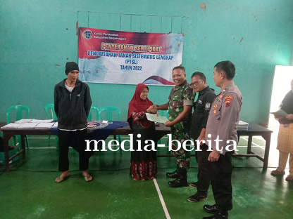 Danramil 04 Karangkobar Menghadiri Penyerahan Sertifikat Pendaftaran Tanah Sistematis Lengkap PTSL