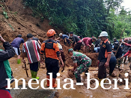 Personel Kodim 0704 Banjarnegara beserta Masyarakat dan Relawan Turun Langsung Kerja Bakti Longsoran