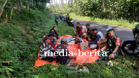 Babinsa Desa Tlaga Sertai Doa Bersama Perhutani dalam Tebangan Pohon Pinus 