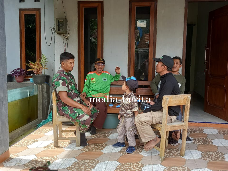 Babinsa Menjalin Hubungan dengan Mitra Karib Melalui Komunikasi Sosial