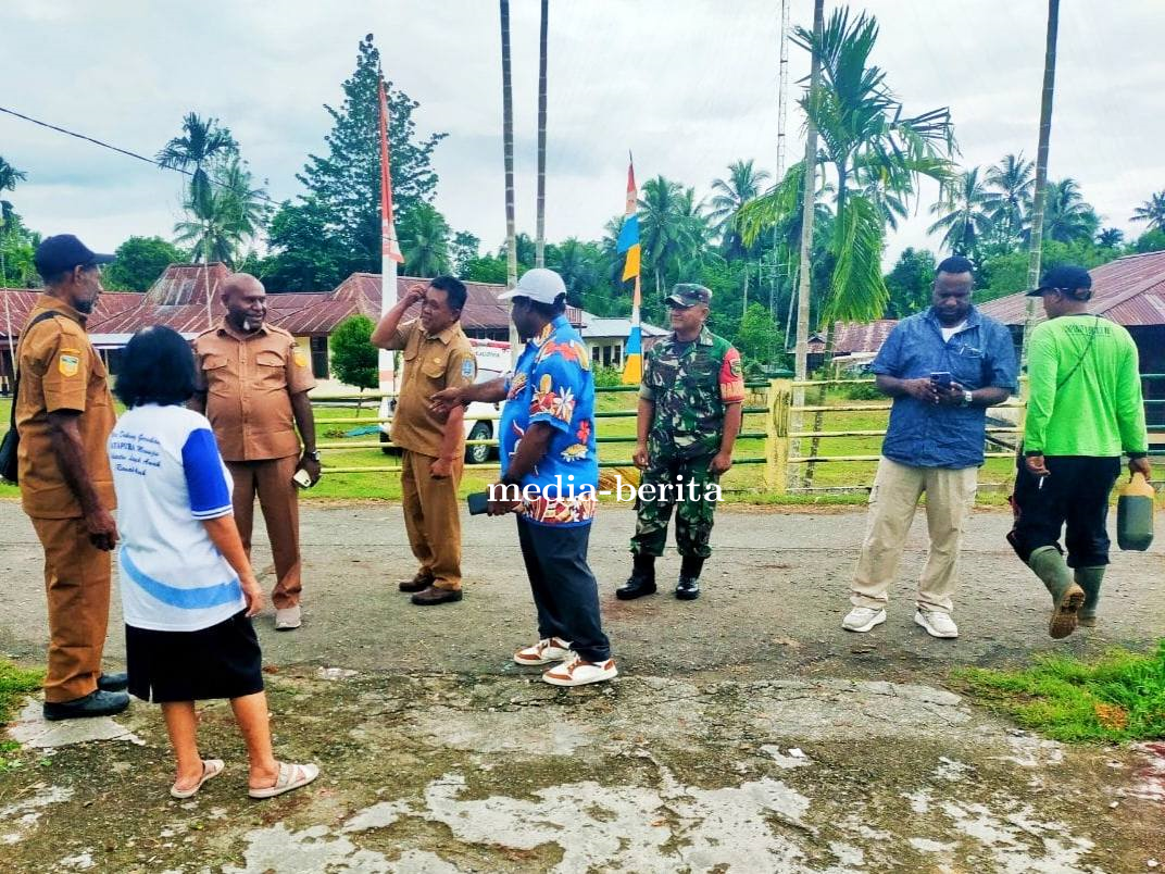 Pemulihan Layanan Pasca Pemalangan, Babinsa Kemtuk Gresi Dampingi Kadinkes Jayapura Tinjau Puskesmas