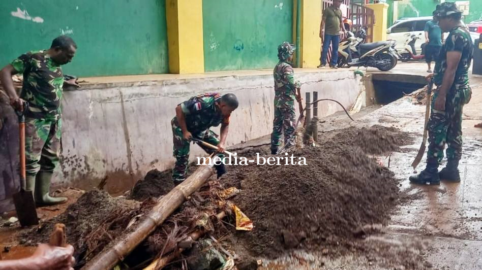 Sinergi Kodim Jayapura, BPBD, Dinas PU dan Warga Gotong Royong Tangani Dampak Banjir di Kompleks Yap