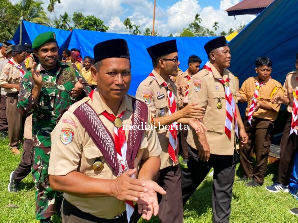 Babinsa Nimboran Berikan Motivasi Peserta Perkemahan Pramuka se-Distrik Nimbokrang