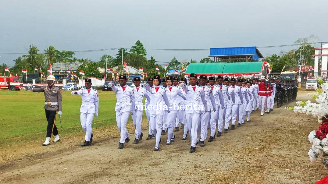 Dandim Jayapura Ikuti Upacara Penurunan Bendera Peringatan HUT Kemerdekaan RI di Wilayah Perbatasan