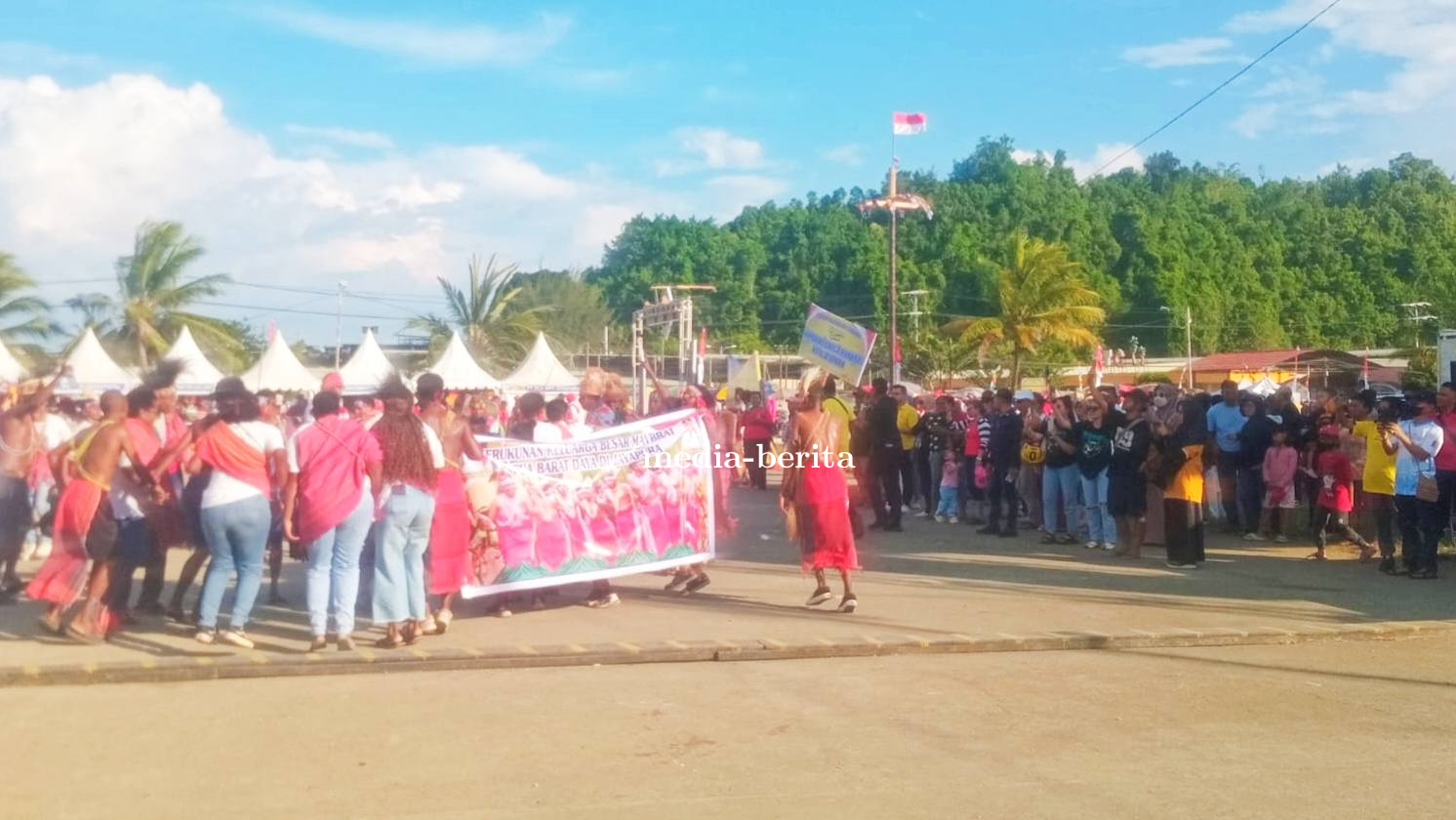 Dandim Jayapura Dampingi Wali Kota Jayapura Buka Numbay Nusantara Karnaval HUT RI