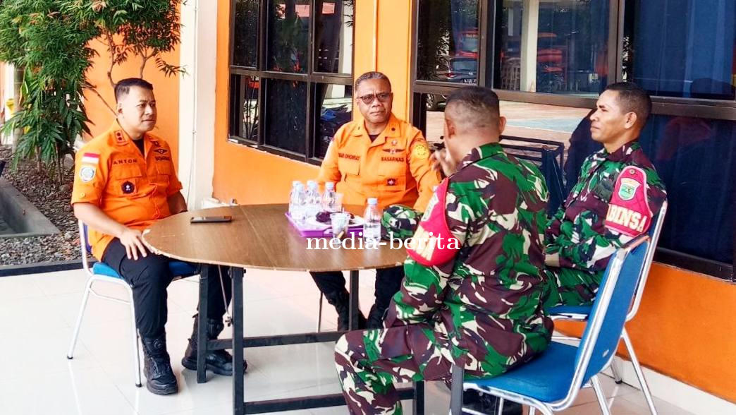 Babinsa Sentani Sambangi Basarnas Jayapura Perkuat Kolaborasi Penanggulangan Bencana