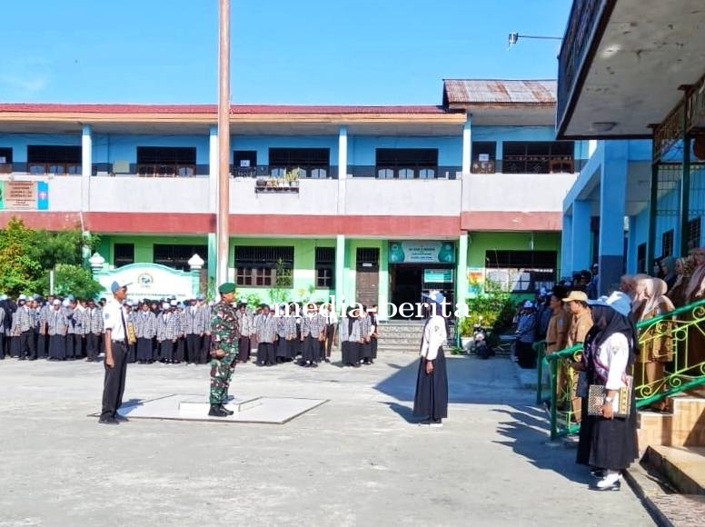 Danramil Sentani Jadi Pembina Upacara di SMKS YPKP Sentani, Tekankan Disiplin dan Cinta Tanah Air