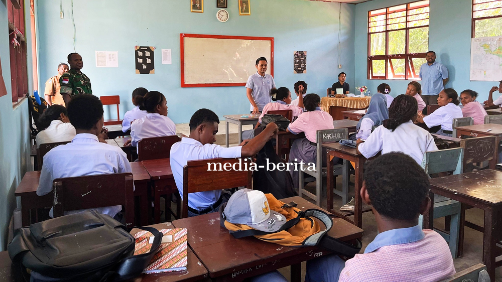 Bakti Teritorial Prima: Dorong Pengembangan Potensi OAP, Babinsa Muara Tami Dampingi Siswa Tes Psiko