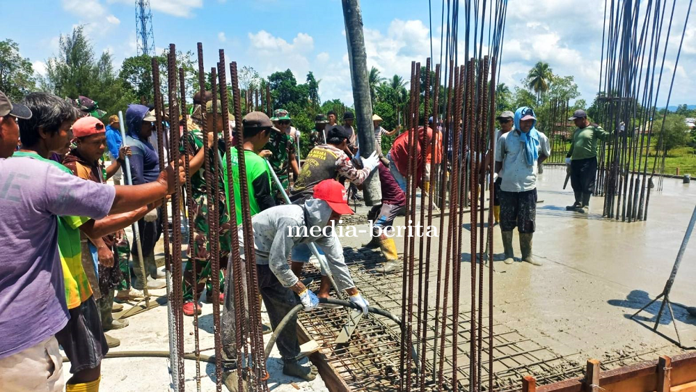 Sambut HUT TNI ke-80, Babinsa Arso dan Warga Karya Bakti Bangun Masjid