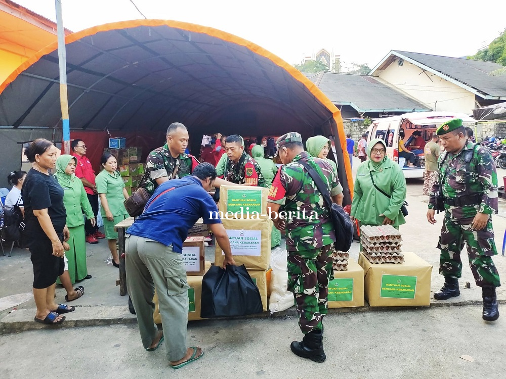 Persit KCK Cabang XVI Kodim 1701/Jayapura Peduli, Ringankan Beban Warga Terdampak Kebakaran
