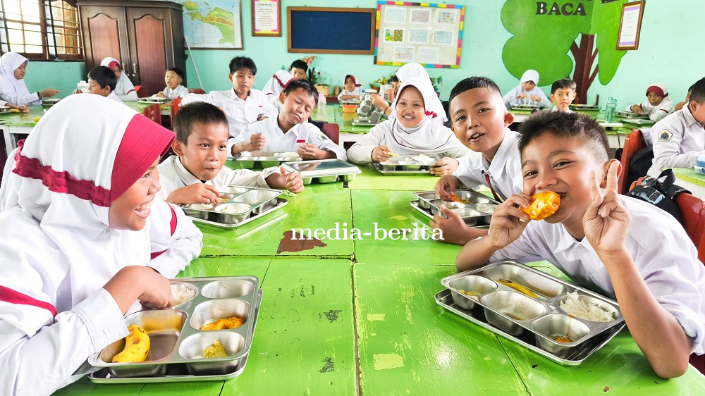 Wujudkan Generasi Emas 2045, Babinsa Kodim 1701/Jayapura Aktif Dampingi Program PMB