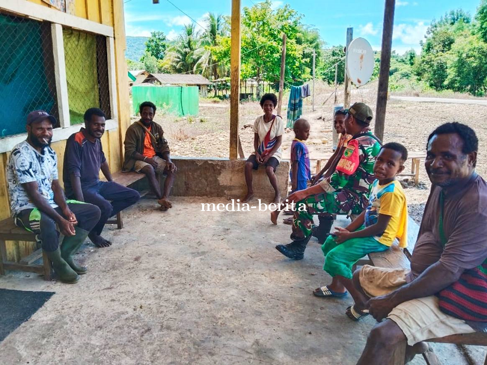 Komsos Babinsa Airu: Perkuat Kebersamaan dengan Tokoh Adat di Pedalaman Jayapura