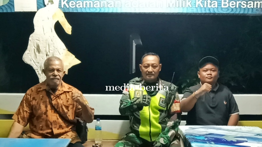 Jaga Kamtibmas Jelang HUT TNI Ke-80, Babinsa Sentani Patroli Malam Sambangi Pos Kamling BTN Citra Bu