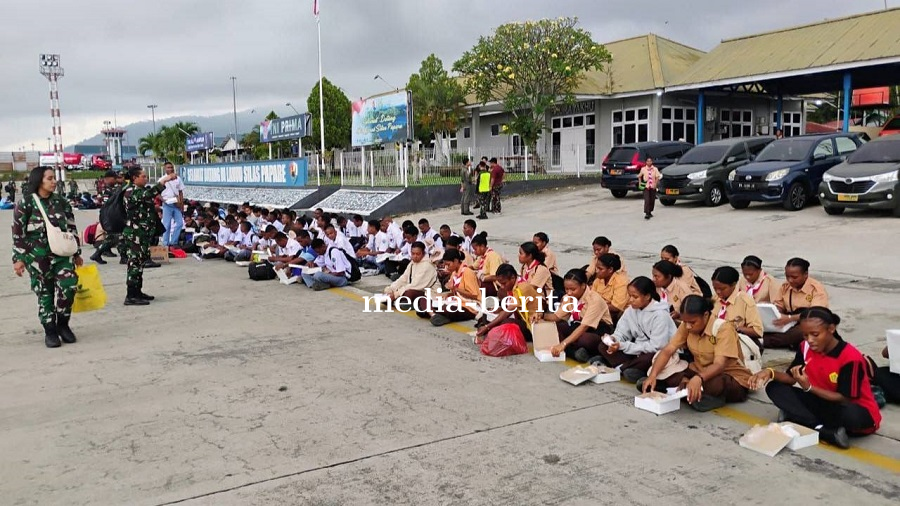 Dandim 1701/Jayapura Pimpin Keberangkatan 397 Pelajar Duta Papua Peserta KKRI ke Jakarta