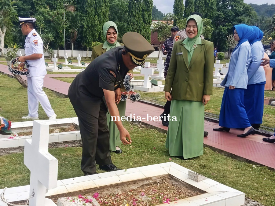 Kasdim 1701/Jayapura Bersama Forkopimda Ziarah dan Tabur Bunga Kenang Jasa Pahlawan