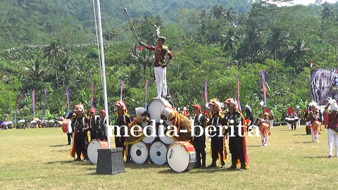 Drum Band Pancabakti Meriahkan Pembukaan TMMD di Desa Sijenggung