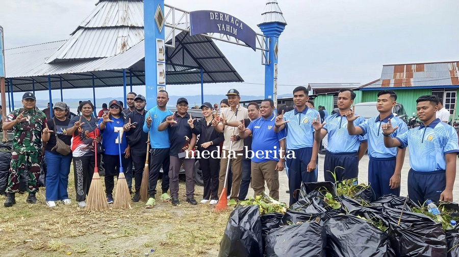 Jaga Kebersihan Danau Sentani, Unsur TNI-Pemda Kerja Bakti di Dermaga Yahim