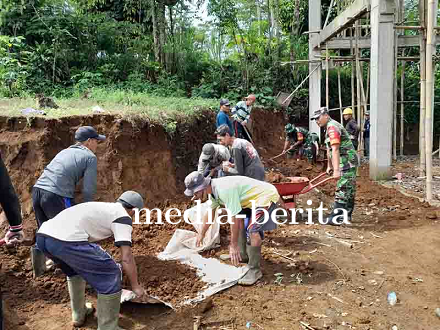 Kapten Inf Basuki Kerja Bakti Babinsa Senjata Ampuh Jaga Kemanunggalan TNI-Rakyat