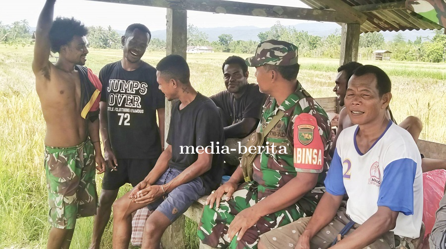 Babinsa Serka Katino Temui Anis Giay, Eratkan Sinergi Jaga Kamtibmas