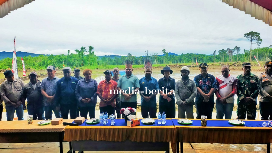 Cetak Sawah 50 Hektare, Danramil Kemtuk Gresi Dampingi Gubernur Tanam Perdana