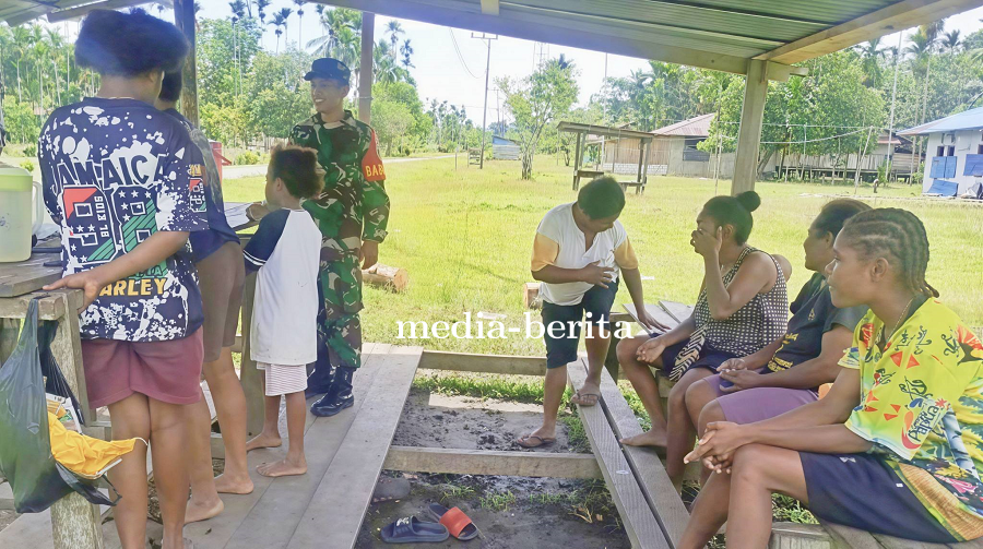 Babinsa Ajak Warga Kemtuk Rutin Periksa Kehamilan dan Gizi Anak