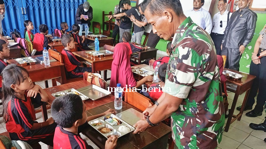 MBG Perdana Diresmikan di Skanto, Kodim 1701/Jayapura All Out Kawal Keberhasilan