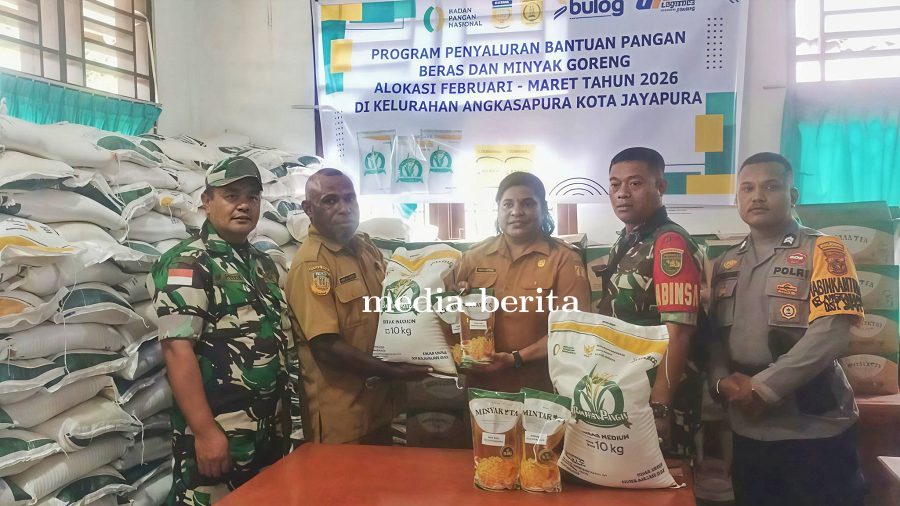 Pastikan Tepat Sasaran, Babinsa Kawal Penyaluran Bantuan Pangan