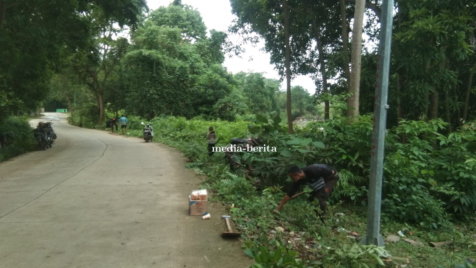 Gotong Royong Forum Komunikasi Jiwa Muda Sela (KJMS) Sitaba Bersama Pemerintah Setampat & Masyarakat