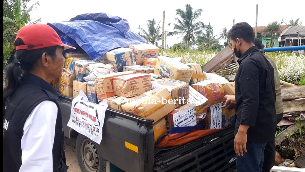 Forum Wartawan Banjarnegara Relawan Membagi kan Donatur Di Cianjur.