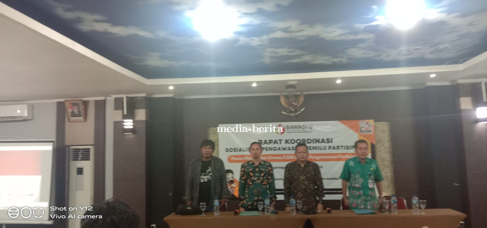 Kencana Room Hotel Surya Yudha Banjarnegara, Sosialisasi  Bawaslu Banjarnegara Bersama Media - Ormas