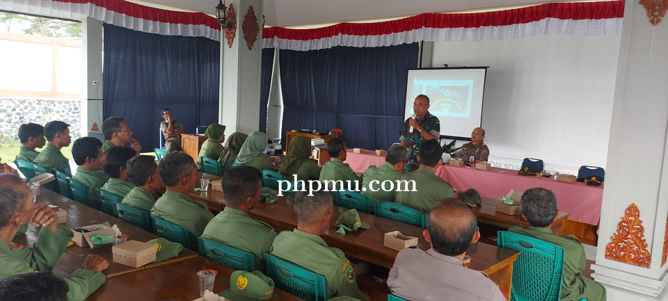 Bantu Kemampuan Linmas Koramil 01/Banjarnegara Latih Baris berbaris