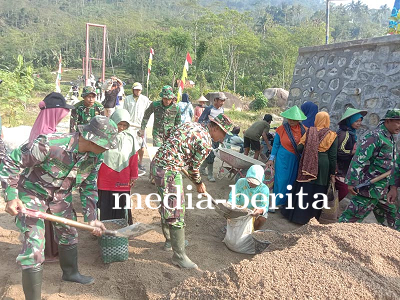 Warga dan Satgas TMMD Reguler ke-120 Tetap Semangat Kerja Bakti di Hari ke-20